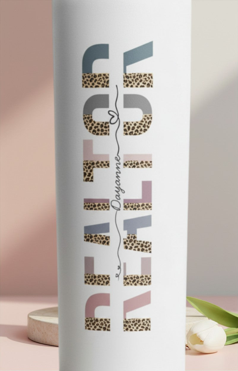 Close-up of custom agent name on personalized real estate tumbler | Kintoir